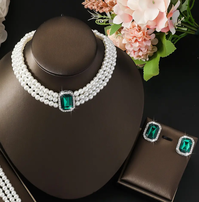 Statement Pearl Choker with Green Emerald-Cut Crystal