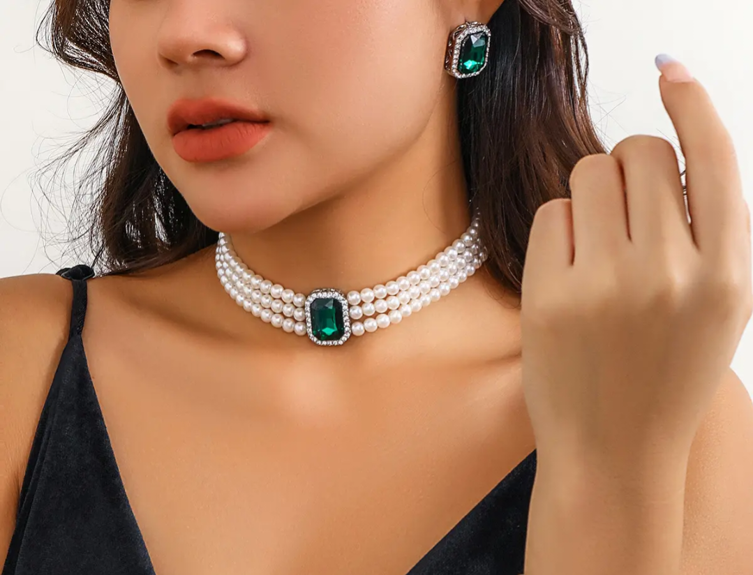 Statement Pearl Choker with Green Emerald-Cut Crystal