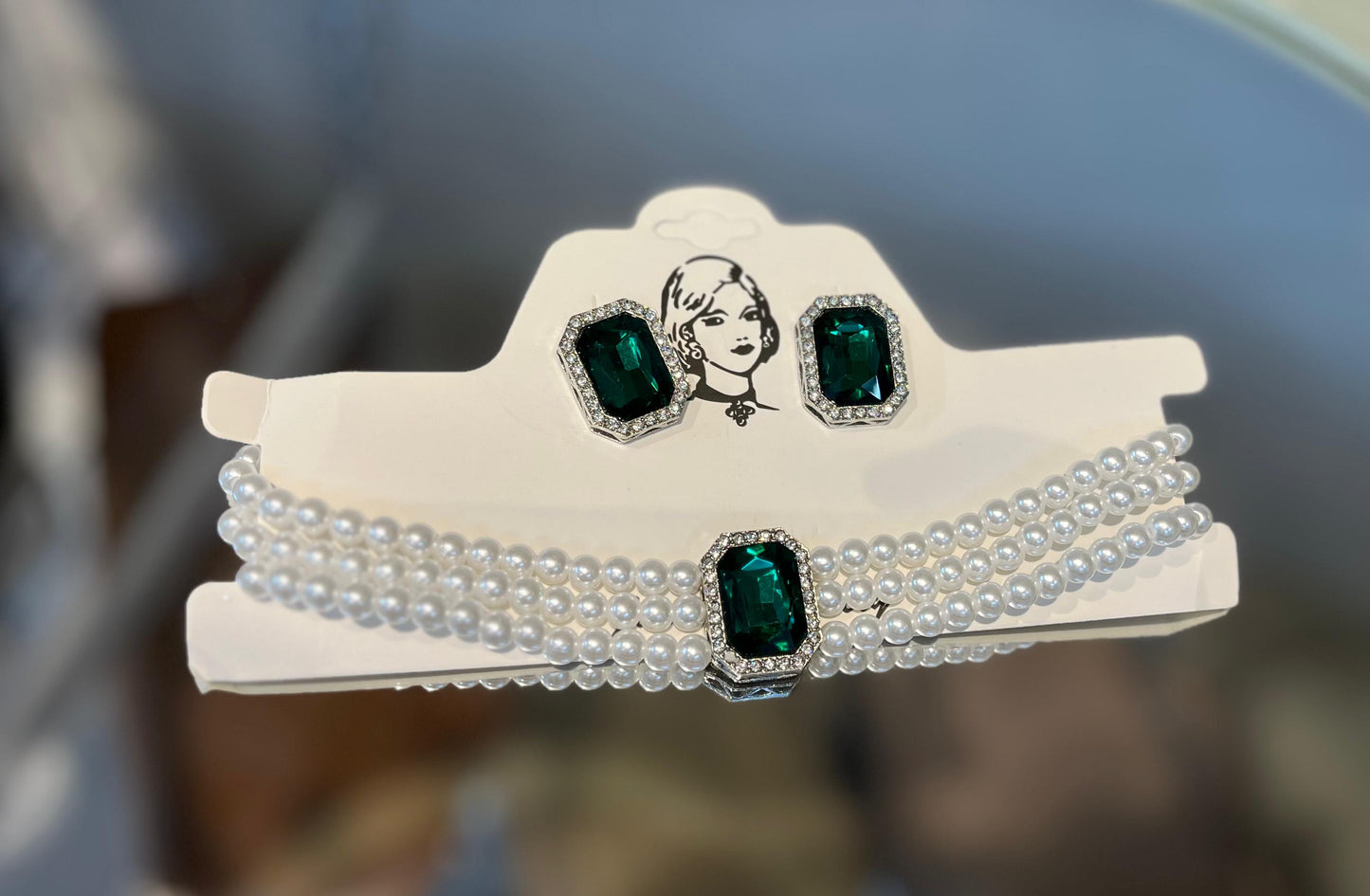 Statement Pearl Choker with Green Emerald-Cut Crystal