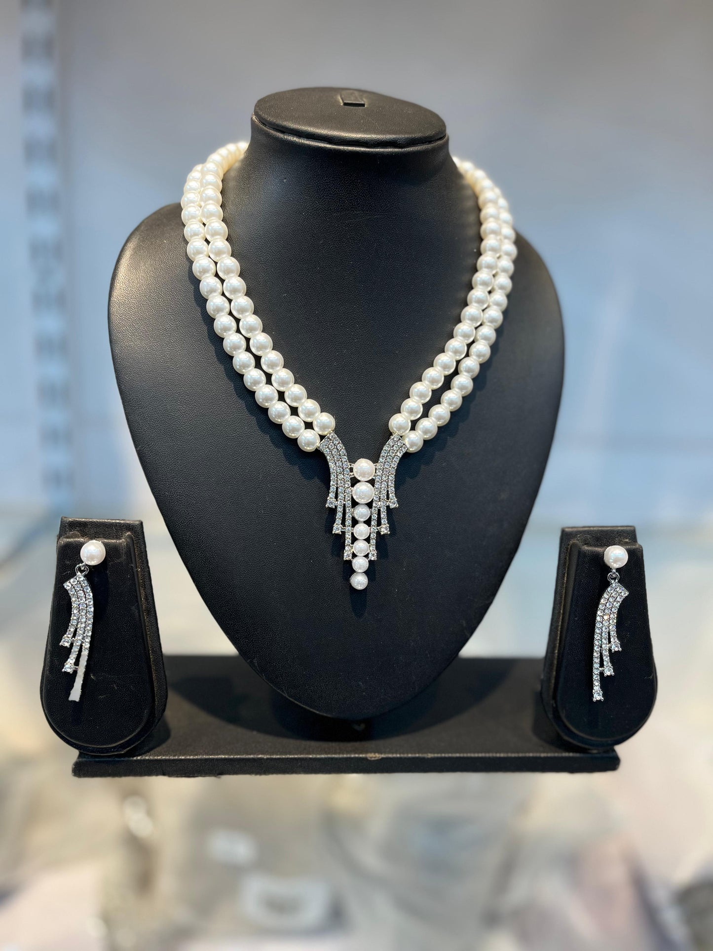 Elegant Two-Layer Pearl and Crystal Statement Necklace Set Silver