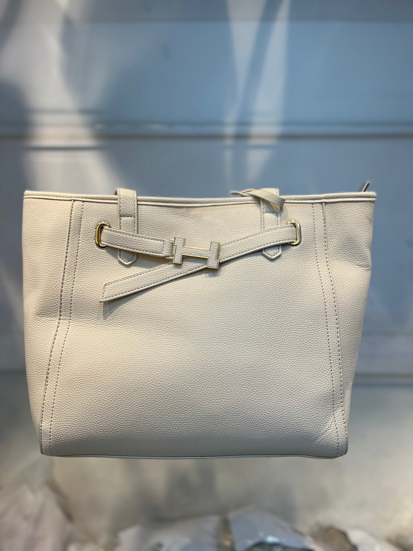 Structured White Handbag with Gold Buckle | Perfect for Everyday Style