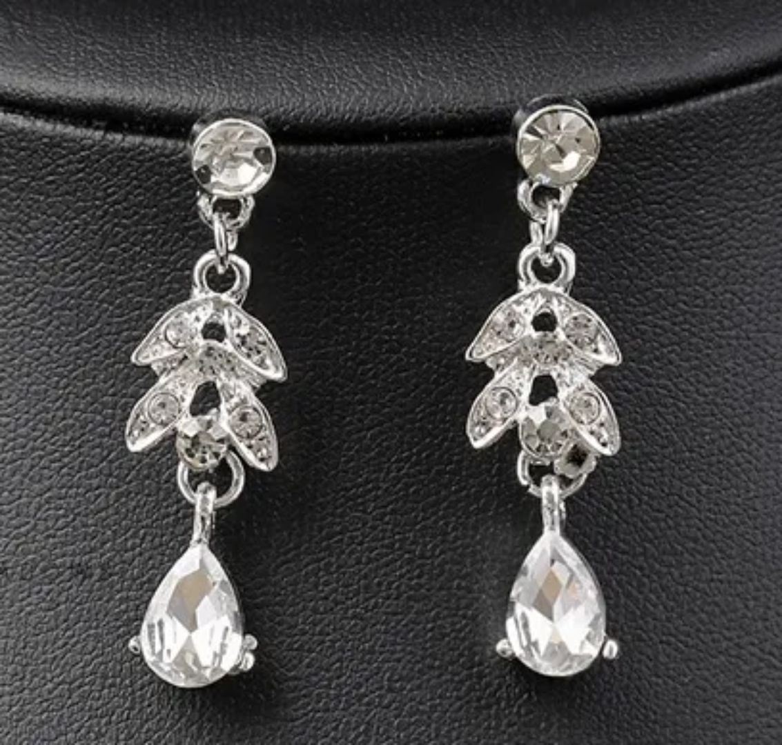 Anti-Tarnish Radium Plated Floral Crystal Necklace Set