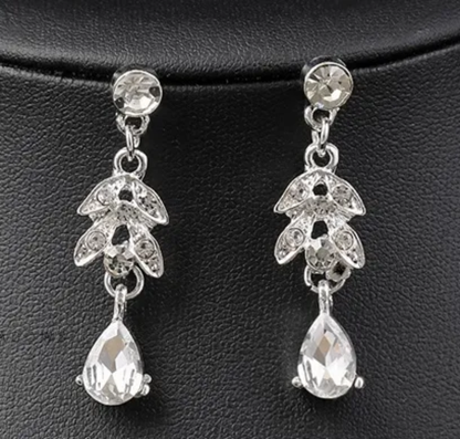 Anti-Tarnish Radium Plated Floral Crystal Necklace Set