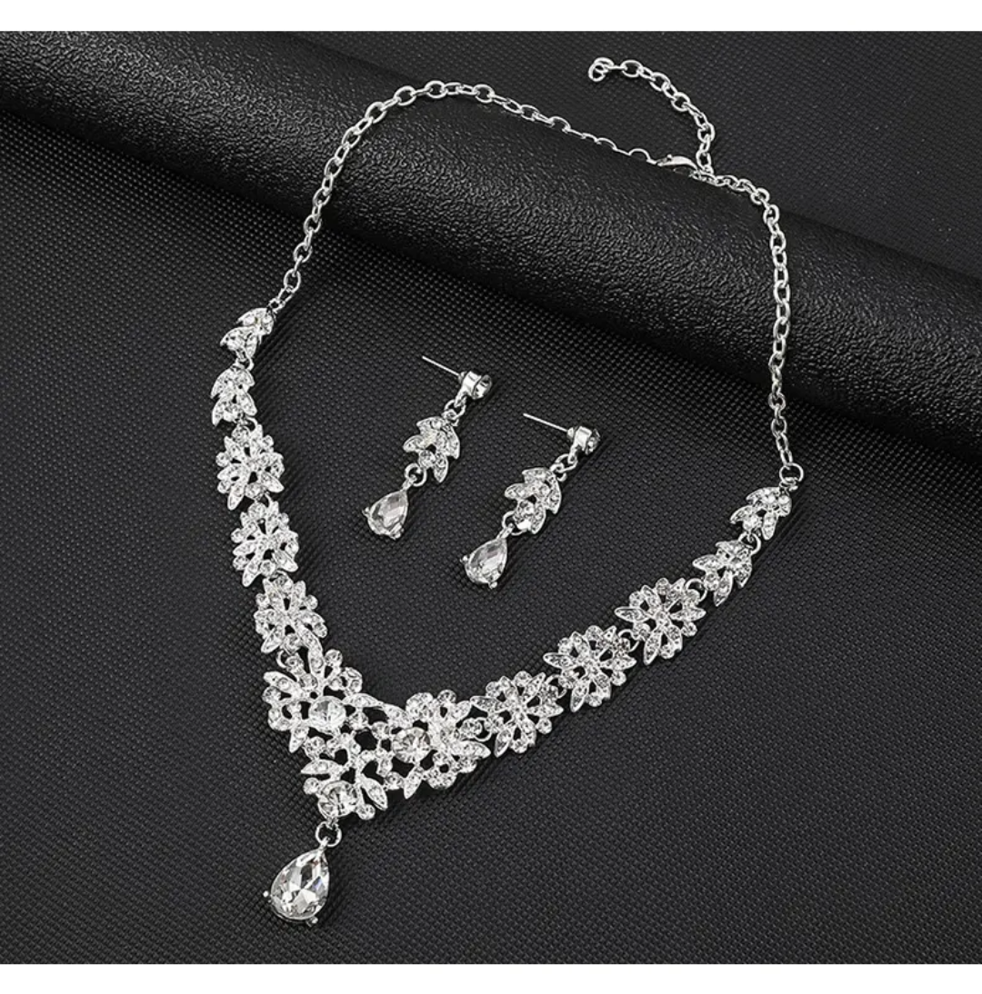 Anti-Tarnish Radium Plated Floral Crystal Necklace Set