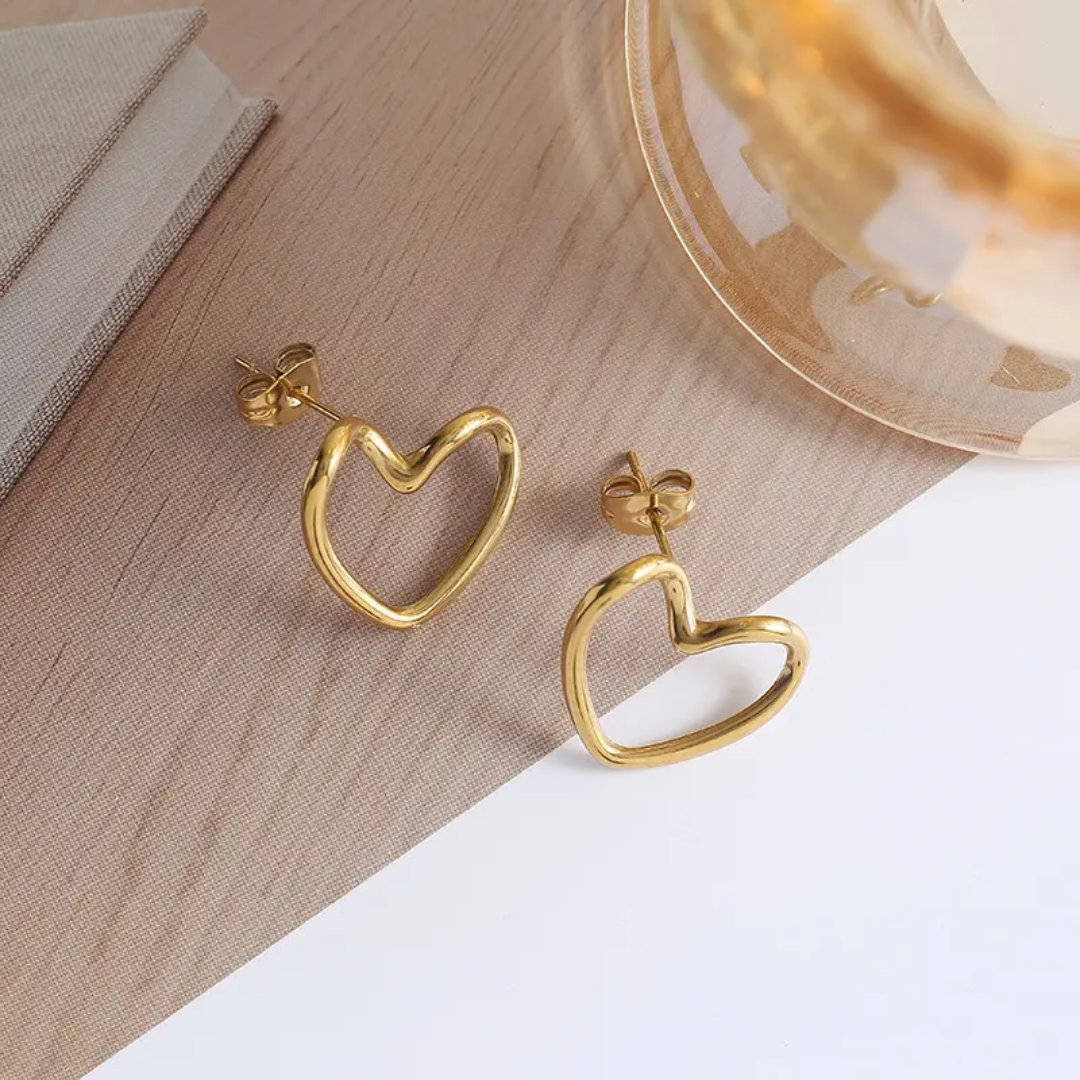 Liquid Love: The Sculptural Heart Pendant & Earring Set