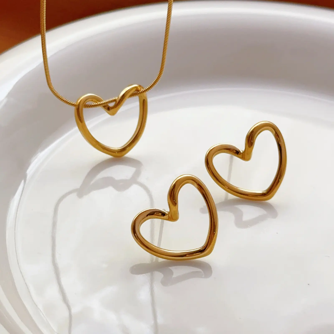 Liquid Love: The Sculptural Heart Pendant & Earring Set