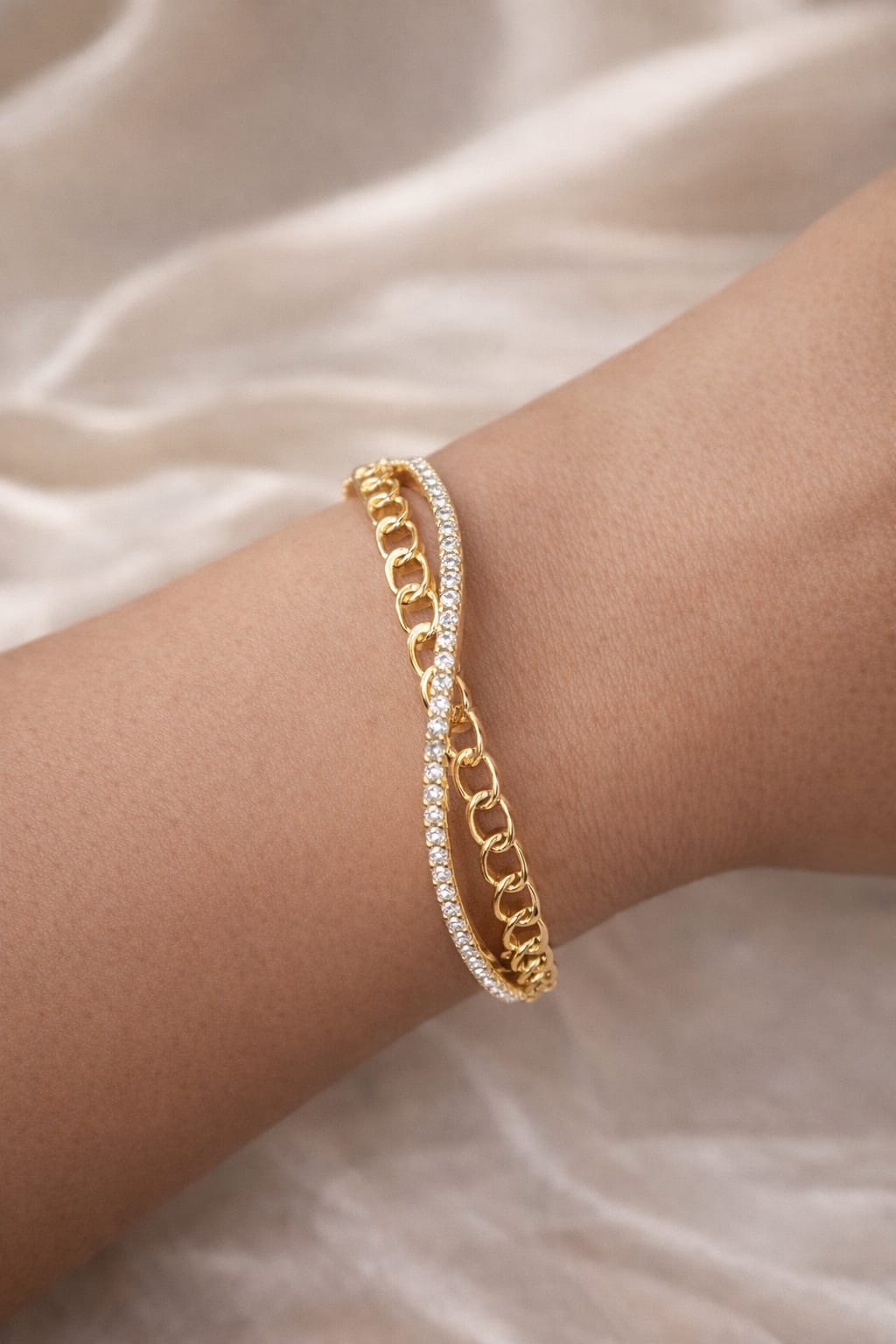 Golden Linked Infinity Bangle | Water-Resistant & Hypoallergenic